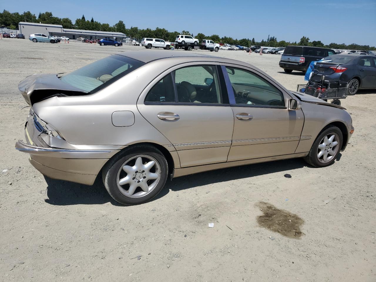 MERCEDES-BENZ C-CLASS 2003 VIN WDBRF84J83F365615 photo 3