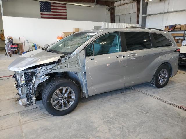 TOYOTA SIENNA XLE 2021