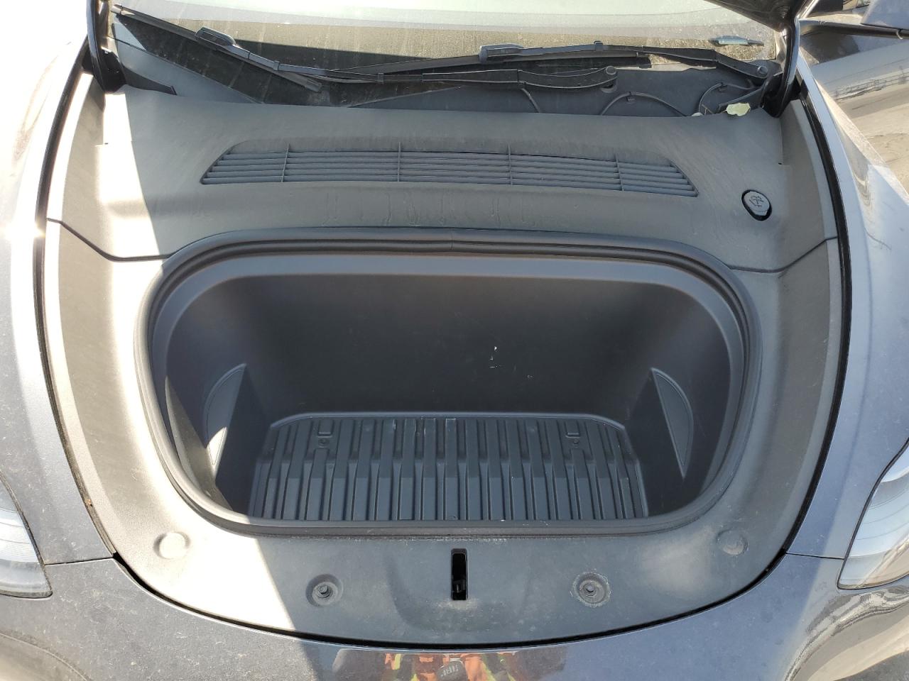 2024 Tesla Model Y VIN: 7SAYGDEE7RA228327 Lot: 60875175