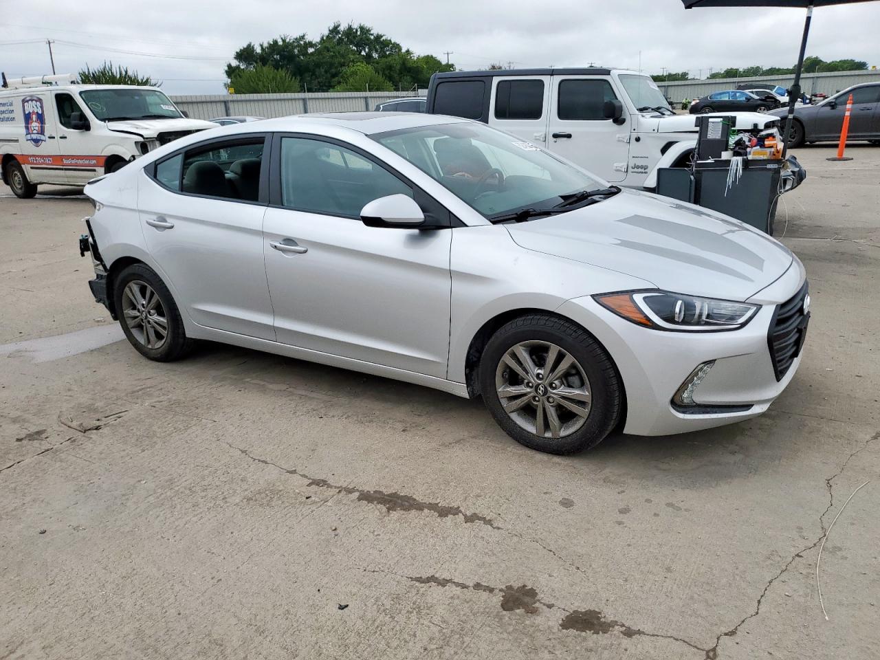 HYUNDAI ELANTRA 2018 VIN 5NPD84LF6JH266578 photo 4