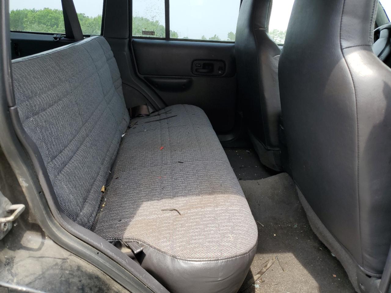2000 Jeep Cherokee Sport VIN: 1J4FF48S0YL266967 Lot: 60849425