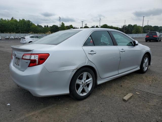  TOYOTA CAMRY 2013 Srebrny