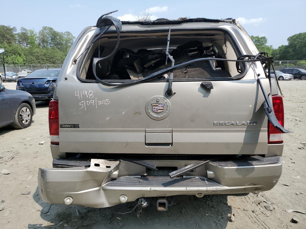 2002 Cadillac Escalade Luxury VIN: 1GYEC63T02R203890 Lot: 86871045