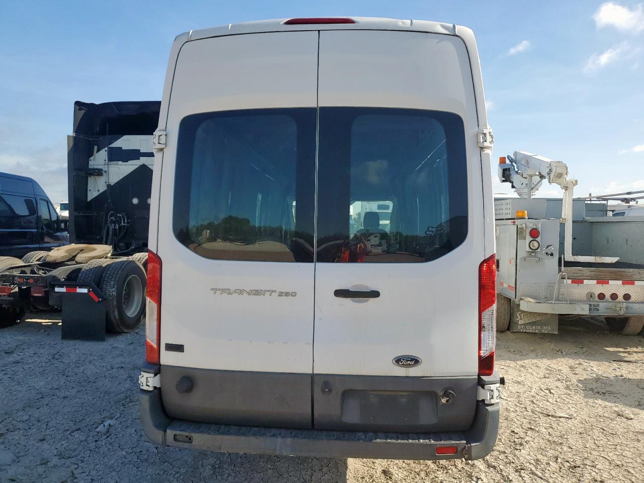2017 Ford Transit T-250 VIN: 1FTYR3XM8HKA22525 Lot: 62533915
