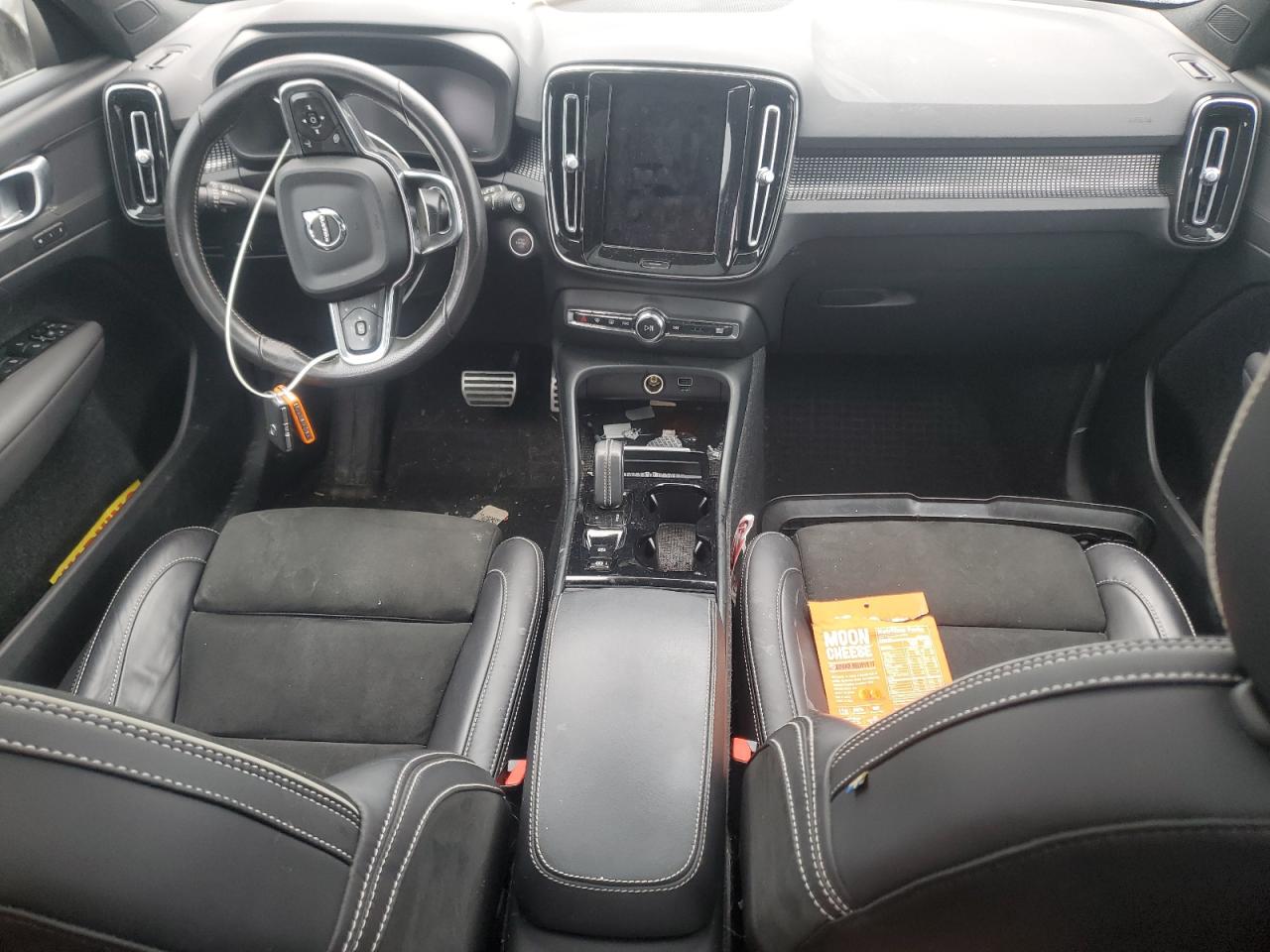 2021 Volvo Xc40 T5 R-Design VIN: YV4162UM5M2589145 Lot: 62146005