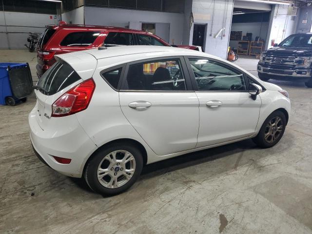  FORD FIESTA 2015 Biały