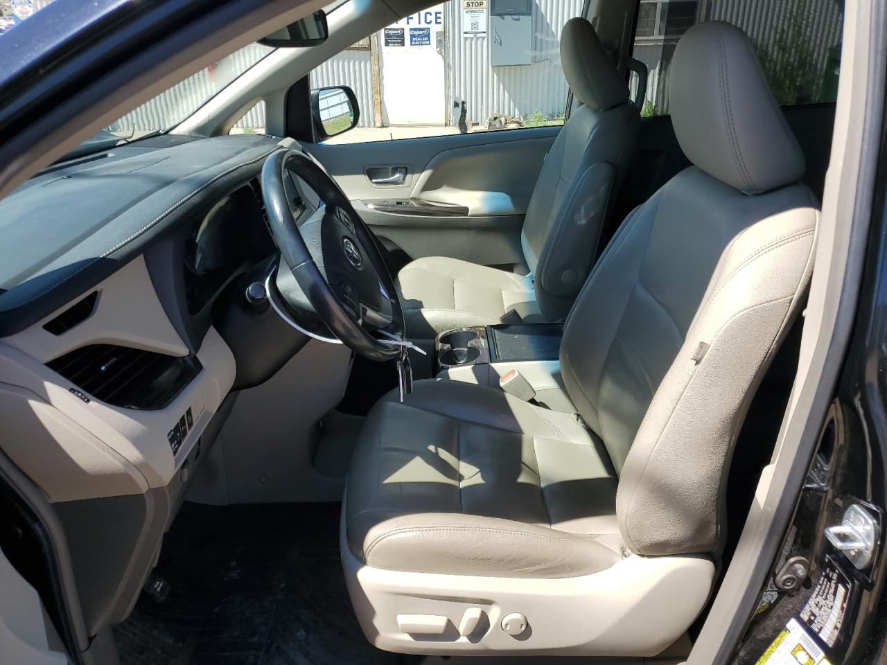2017 Toyota Sienna Xle VIN: 5TDDZ3DC2HS174898 Lot: 62828685