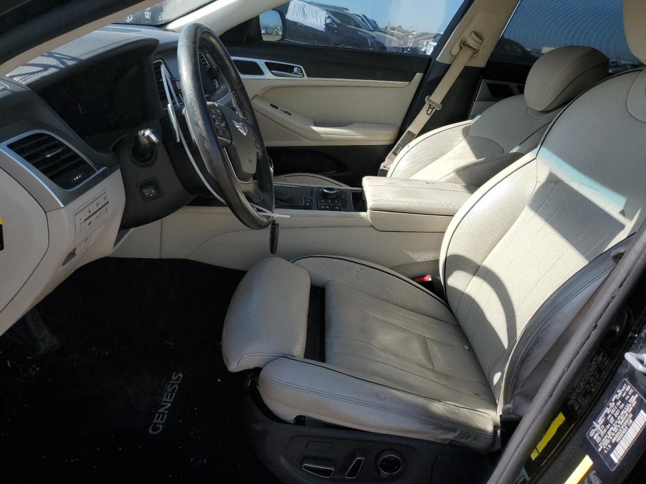 2015 Hyundai Genesis 3.8L VIN: KMHGN4JE3FU094180 Lot: 60711175