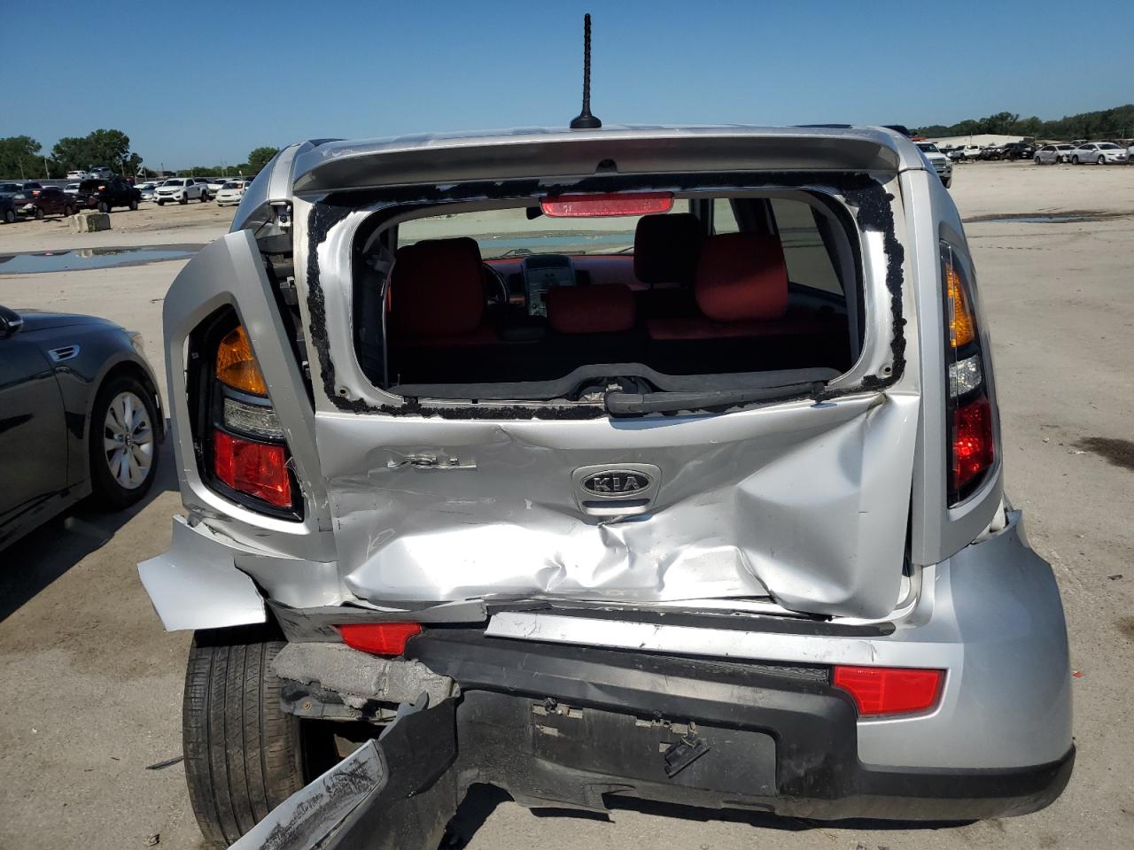 2011 Kia Soul + VIN: KNDJT2A20B7709240 Lot: 61619075