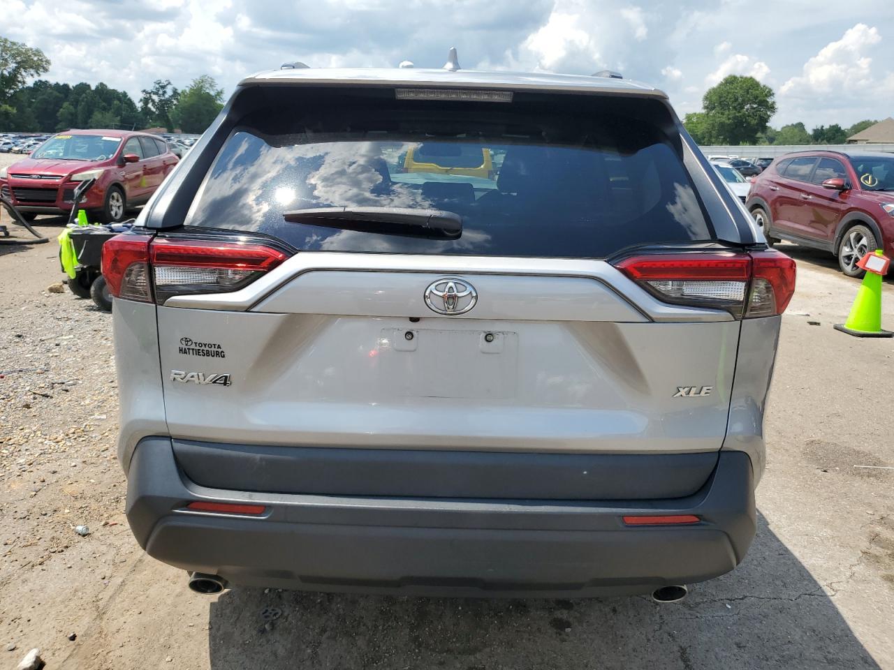2019 Toyota Rav4 Xle VIN: 2T3W1RFV7KW013437 Lot: 62849205