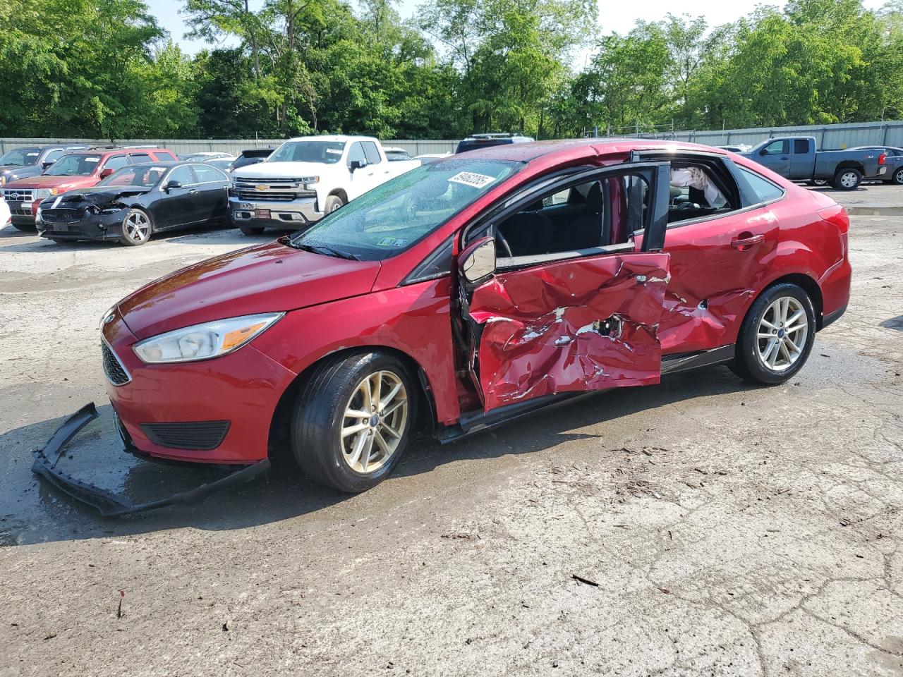2017 Ford Focus Se for Sale in Ellwood City, PA - Side