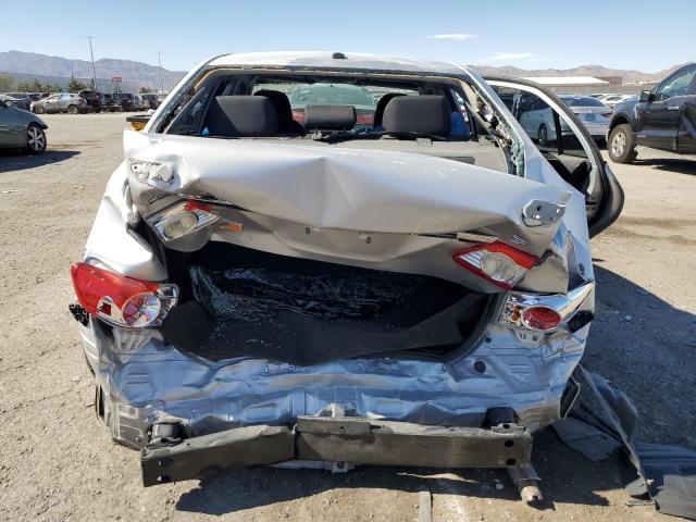 Sedans TOYOTA COROLLA 2013 Srebrny