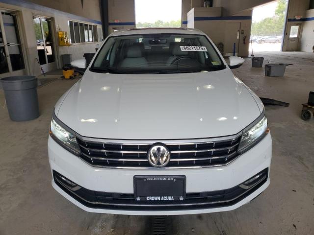  VOLKSWAGEN PASSAT 2018 Biały