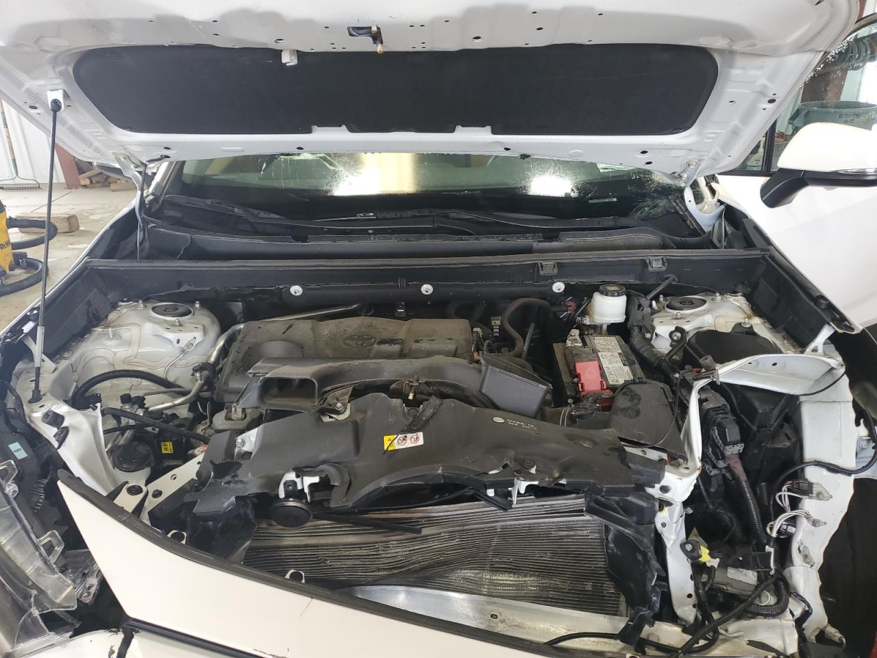 2022 Toyota RAV 4 - Image 12
