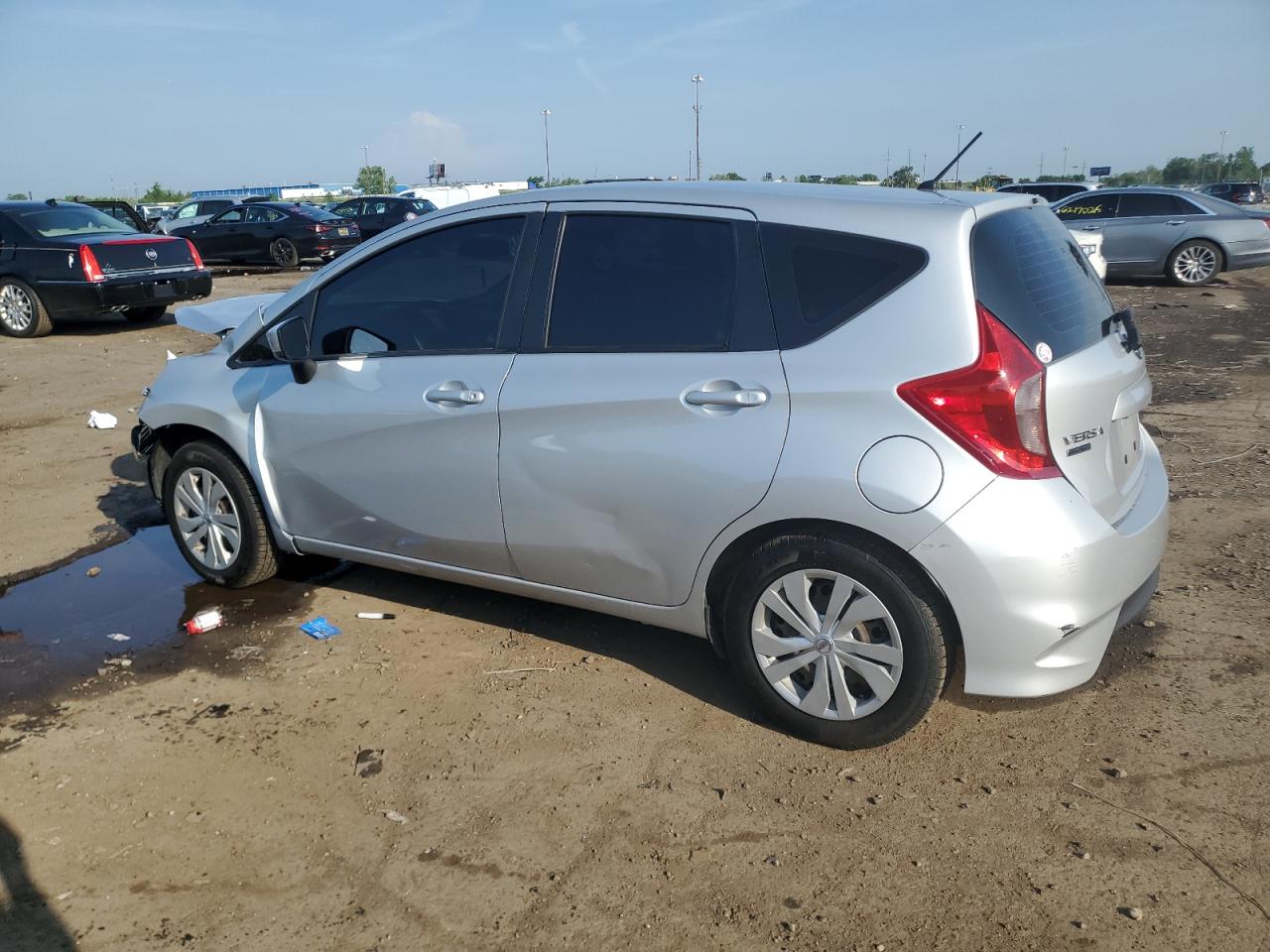 NISSAN VERSA 2019 VIN 3N1CE2CP3KL355000 photo 2