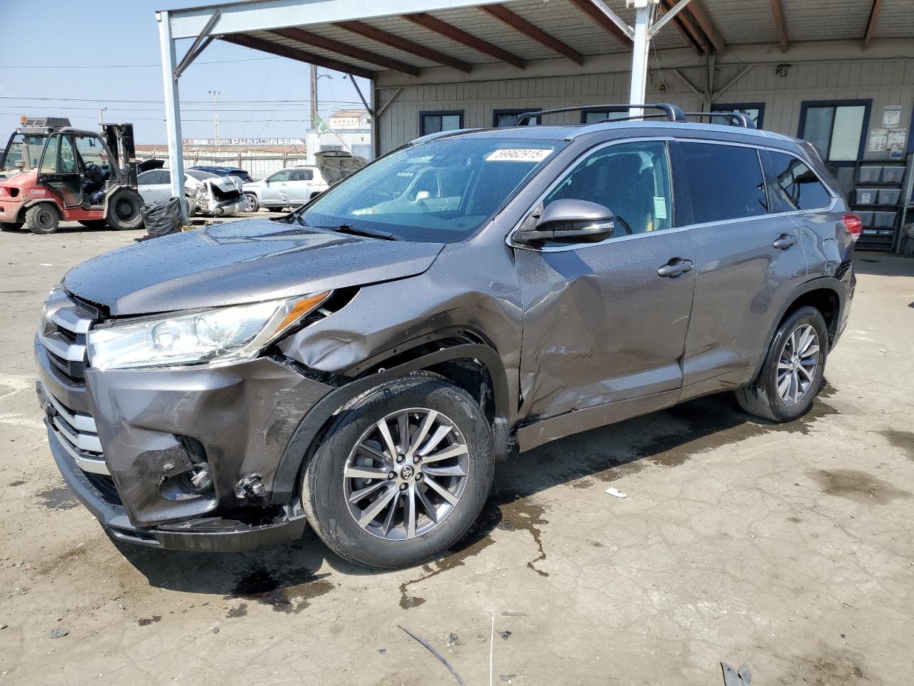 2018 Toyota Highlander Se на продаже в Los Angeles, CA - Front End