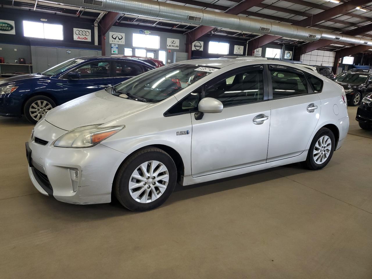 2013 Toyota Prius Plug-In zu verkaufen in East Granby, CT - Minor Dent/Scratches