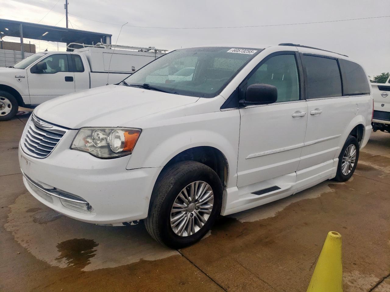 2016 Chrysler Town & Country Touring L