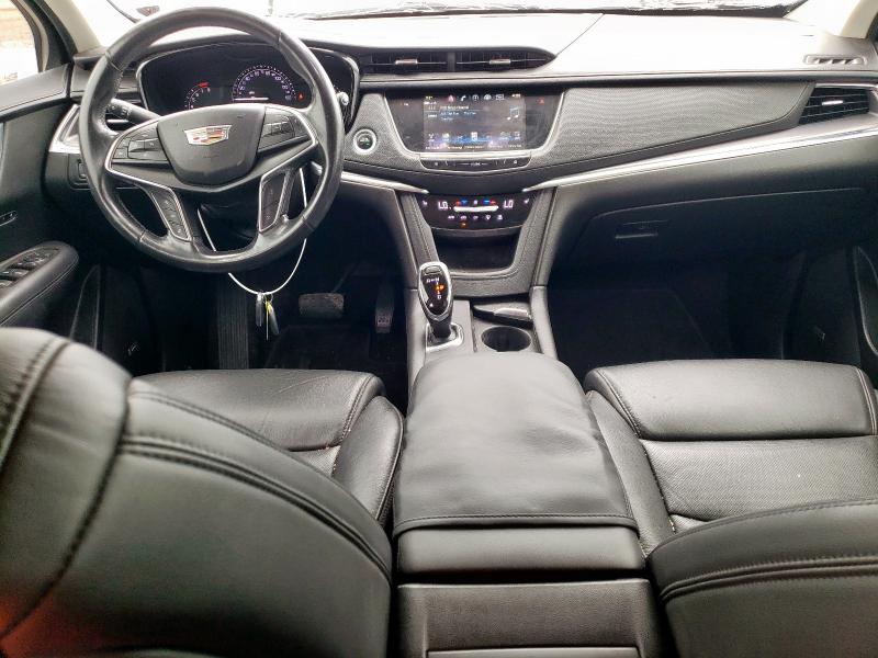  CADILLAC XT5 2019 Srebrny