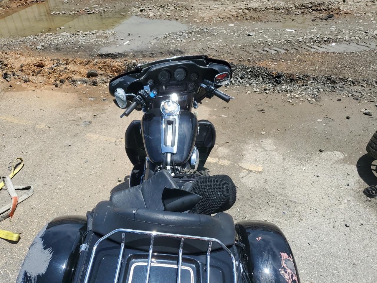 2013 Harley-Davidson Flhtcutg Tri Glide Ultra Classic VIN: 1HD1MAM13DB856774 Lot: 60324385
