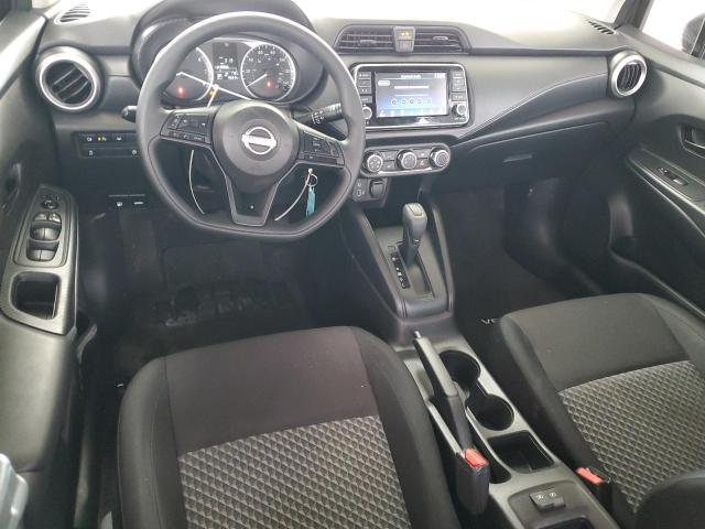  NISSAN VERSA 2024 Szary