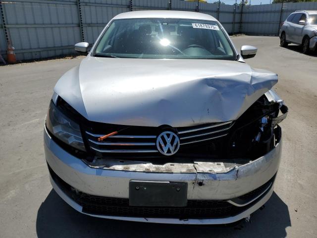  VOLKSWAGEN PASSAT 2013 Srebrny