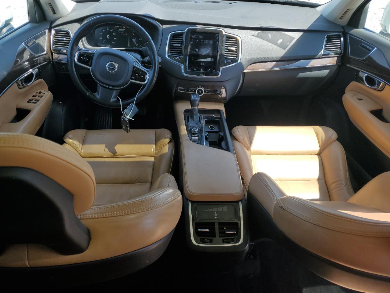 2016 Volvo Xc90 T6 VIN: YV4A22PK8G1030544 Lot: 62892625