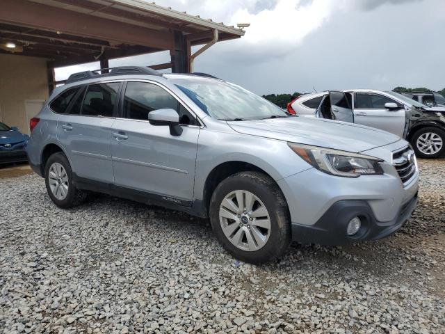  SUBARU OUTBACK 2018 Srebrny