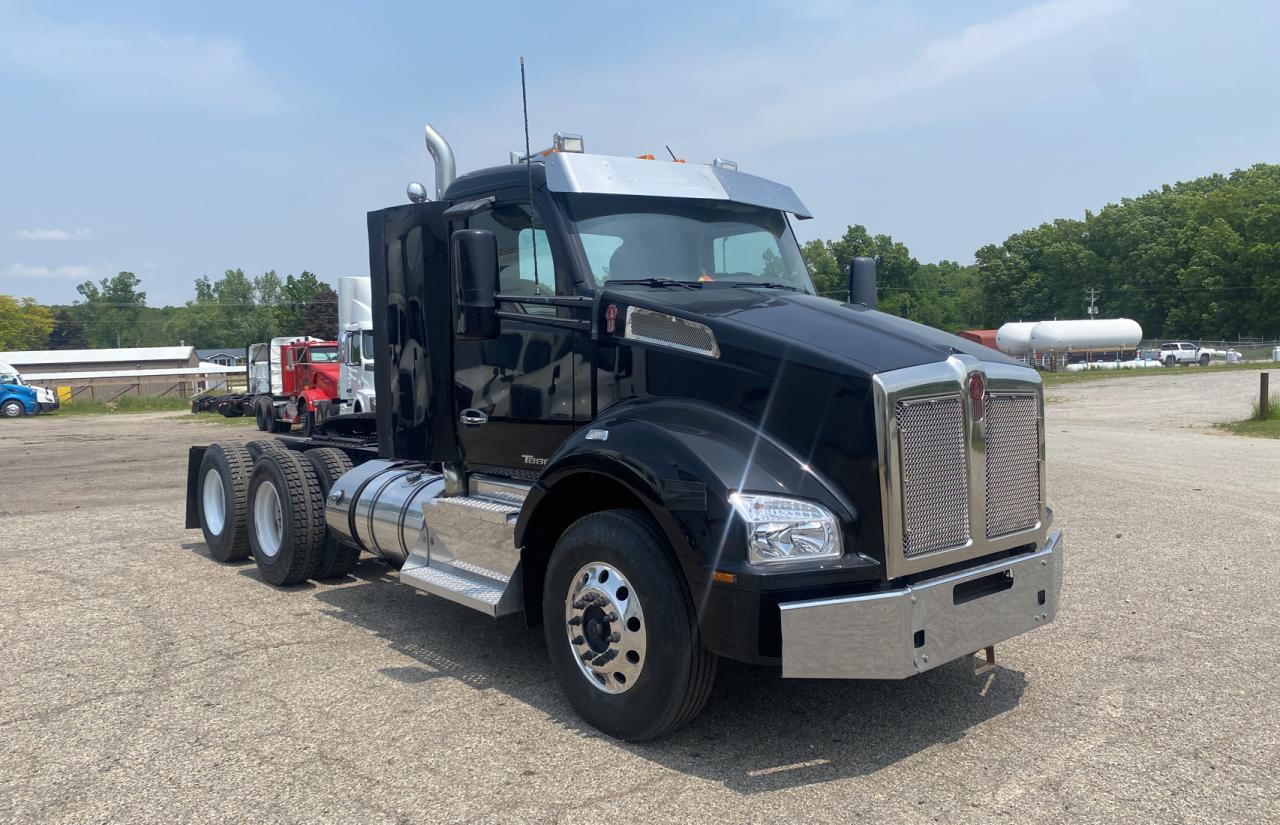 Lansing, MI에서 판매 중인 2016 Kenworth Construction T880 - Minor Dent/Scratches