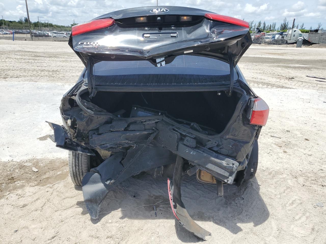 2016 Kia Forte Lx VIN: KNAFK4A63G5538927 Lot: 61414855