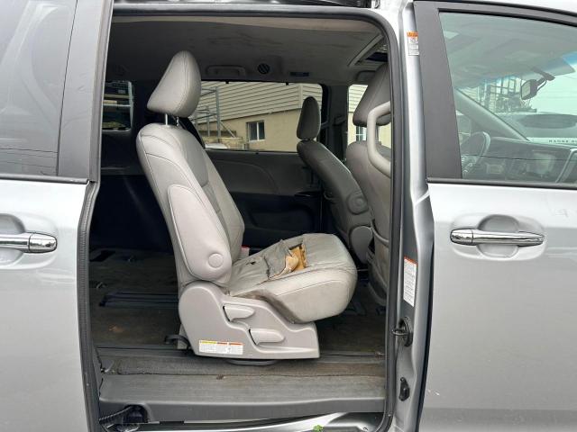2017 TOYOTA SIENNA XLE  