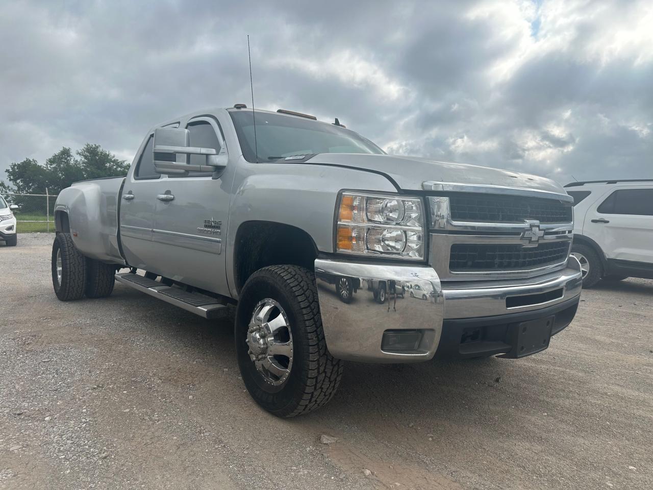2007 Chevrolet Silverado K3500 for Sale in Oklahoma City, OK - Minor Dent/Scratches