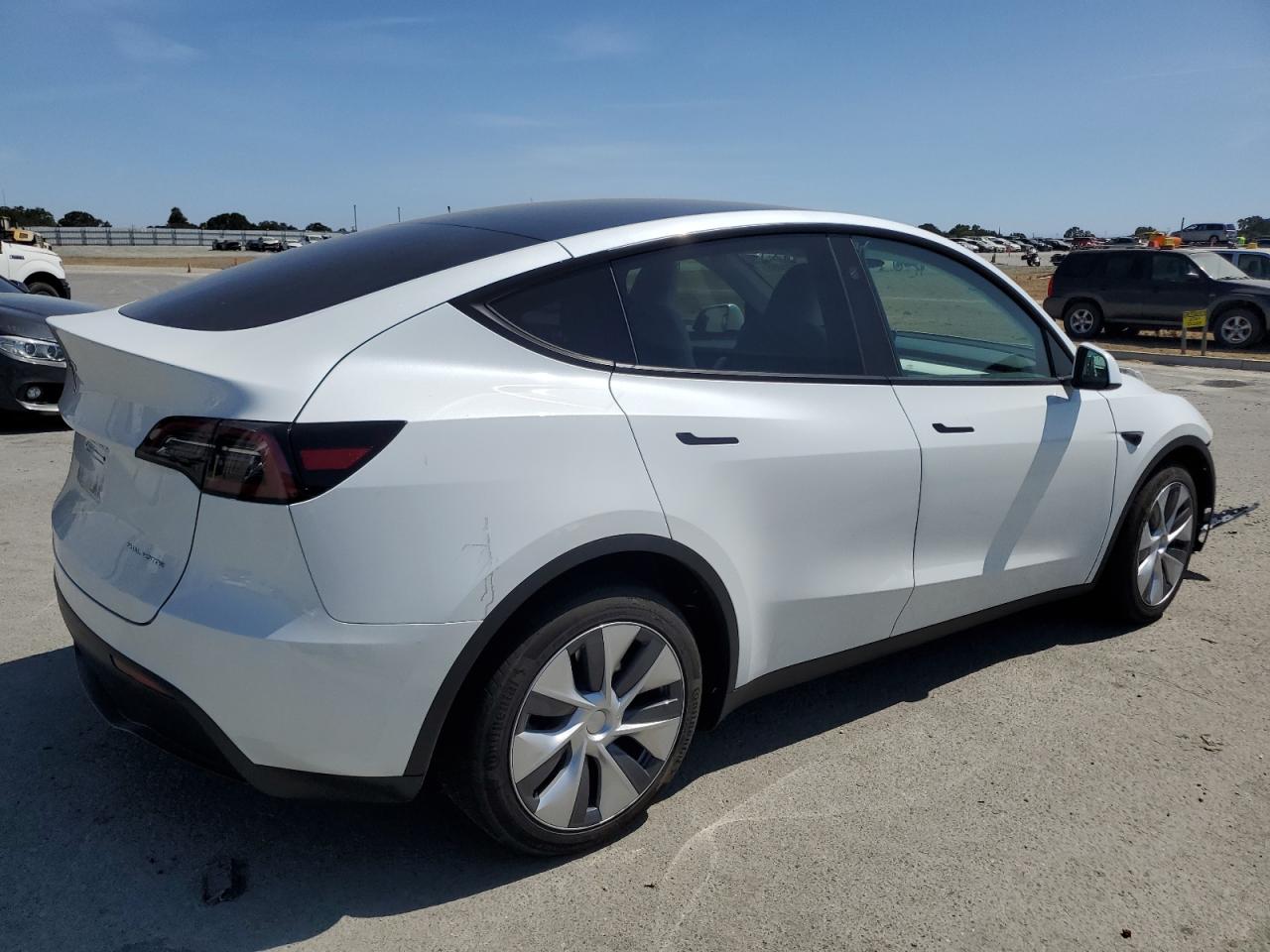 TESLA MODEL Y 2024 VIN 7SAYGDEEXRF065160 фото 3