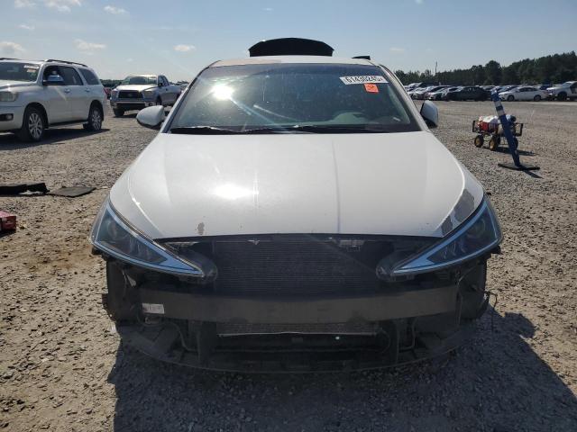  HYUNDAI ELANTRA 2019 Белы