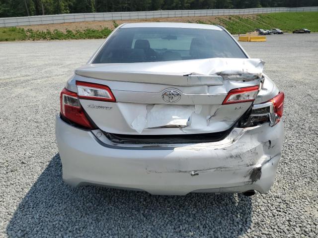 Sedans TOYOTA CAMRY 2013 Srebrny
