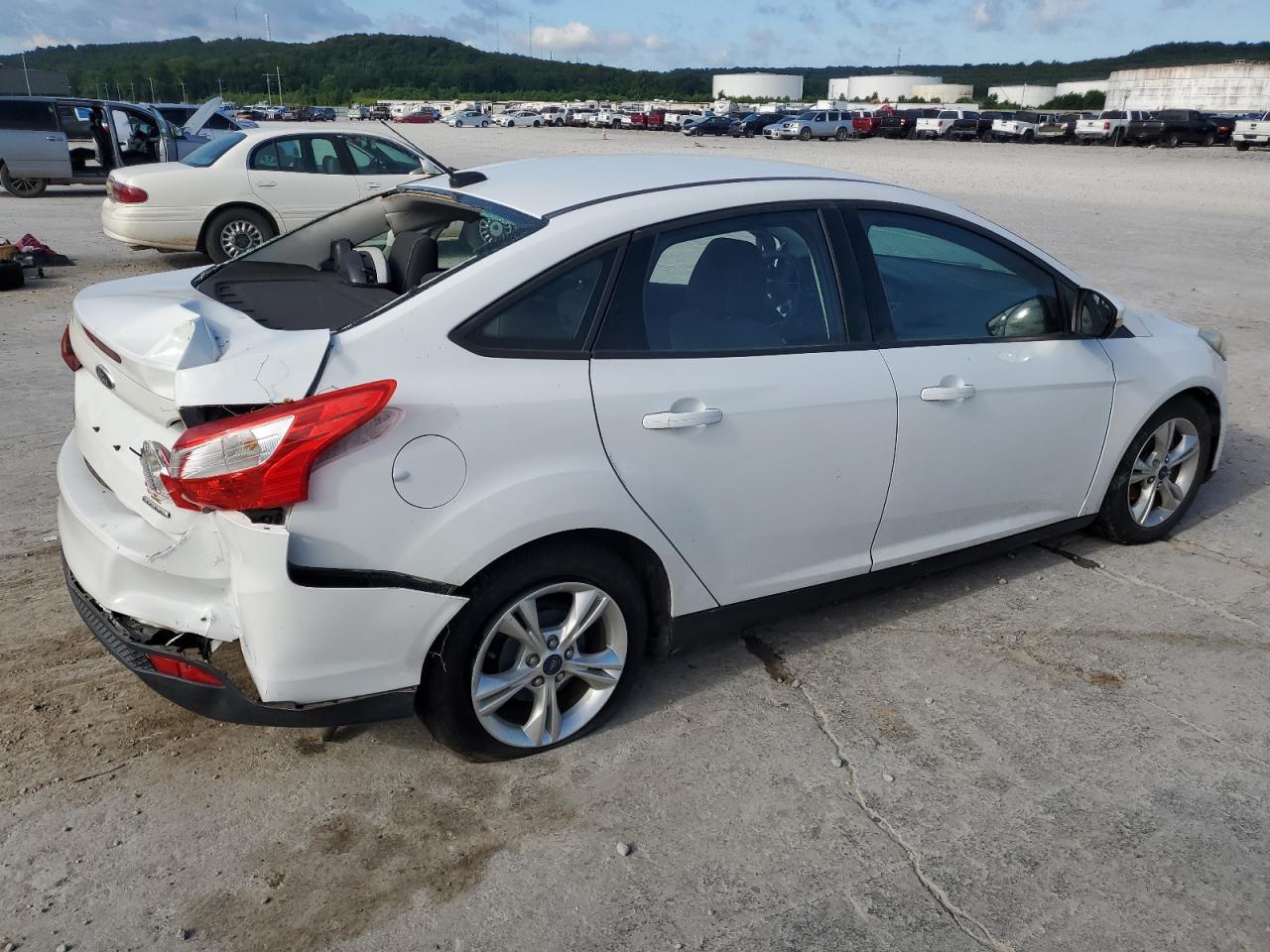 FORD FOCUS 2014 VIN 1FADP3F26EL278453 photo 3