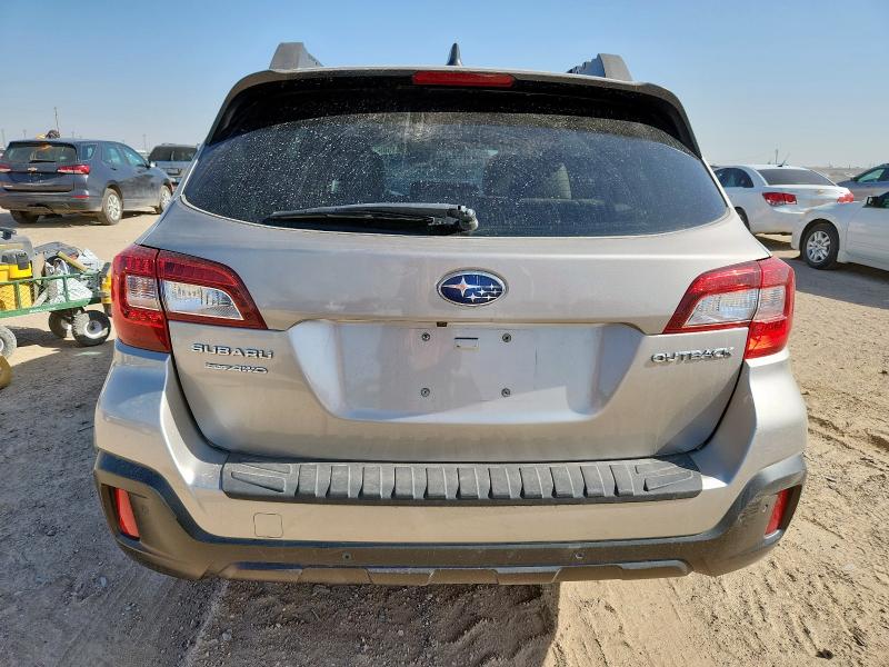  SUBARU OUTBACK 2018 Золотой