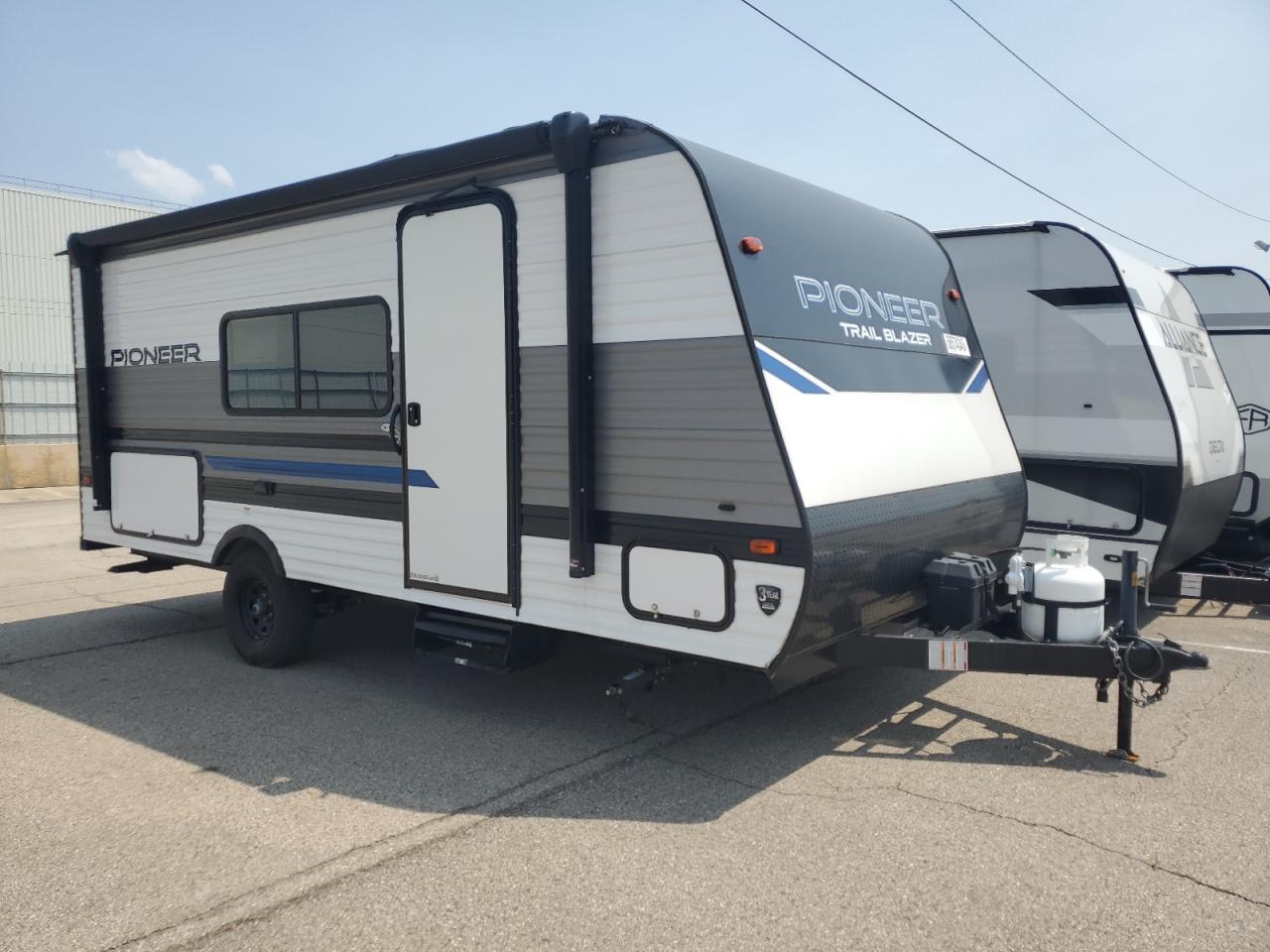 2022 Prowler Travel Trl for Sale in Moraine, OH - Hail