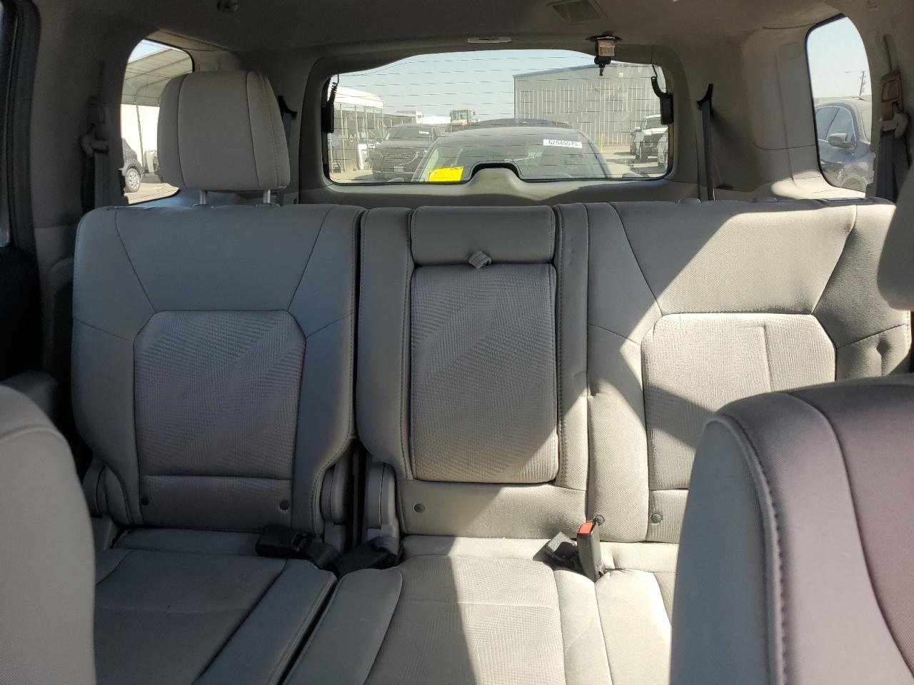 2015 Honda Pilot Lx VIN: 5FNYF4H25FB015120 Lot: 61773105