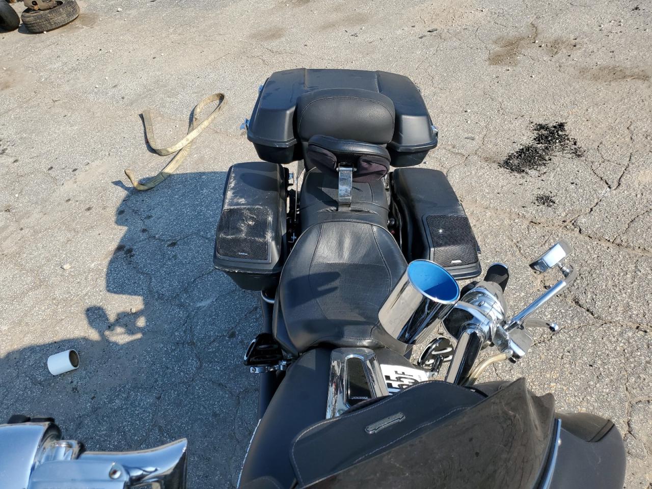HARLEY-DAVIDSON FL 2010 VIN 1HD1KB418AB631970 zdjęcie 5