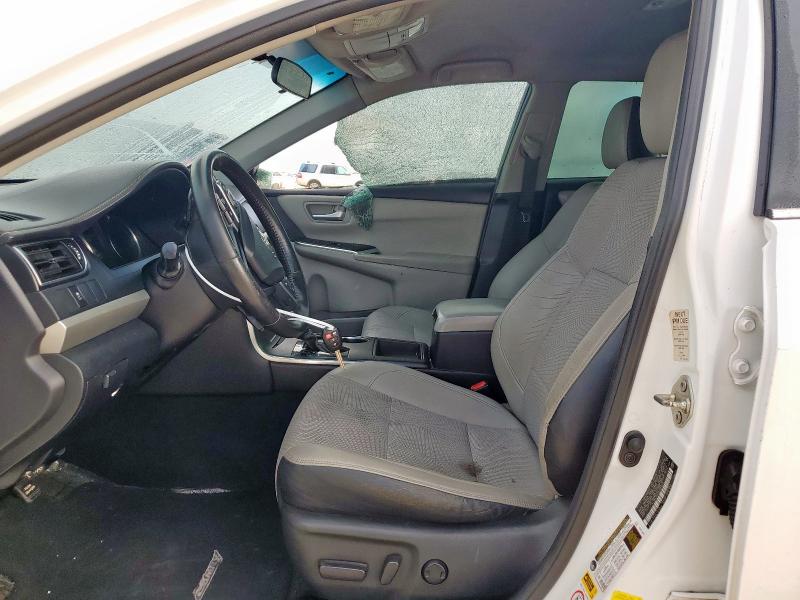 Sedans TOYOTA CAMRY 2016 Biały