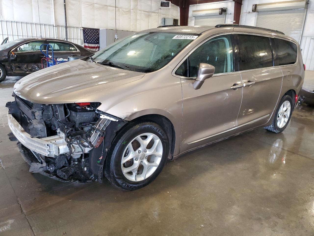 Avon, MN에서 판매 중인 2017 Chrysler Pacifica Touring L - Front End