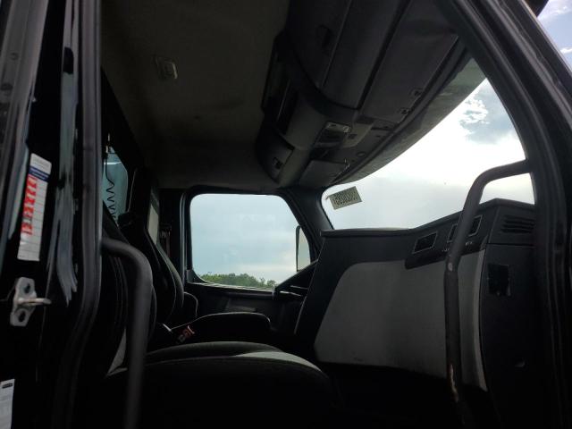 2018 FREIGHTLINER CASCADIA 126 SEMI TRUCK