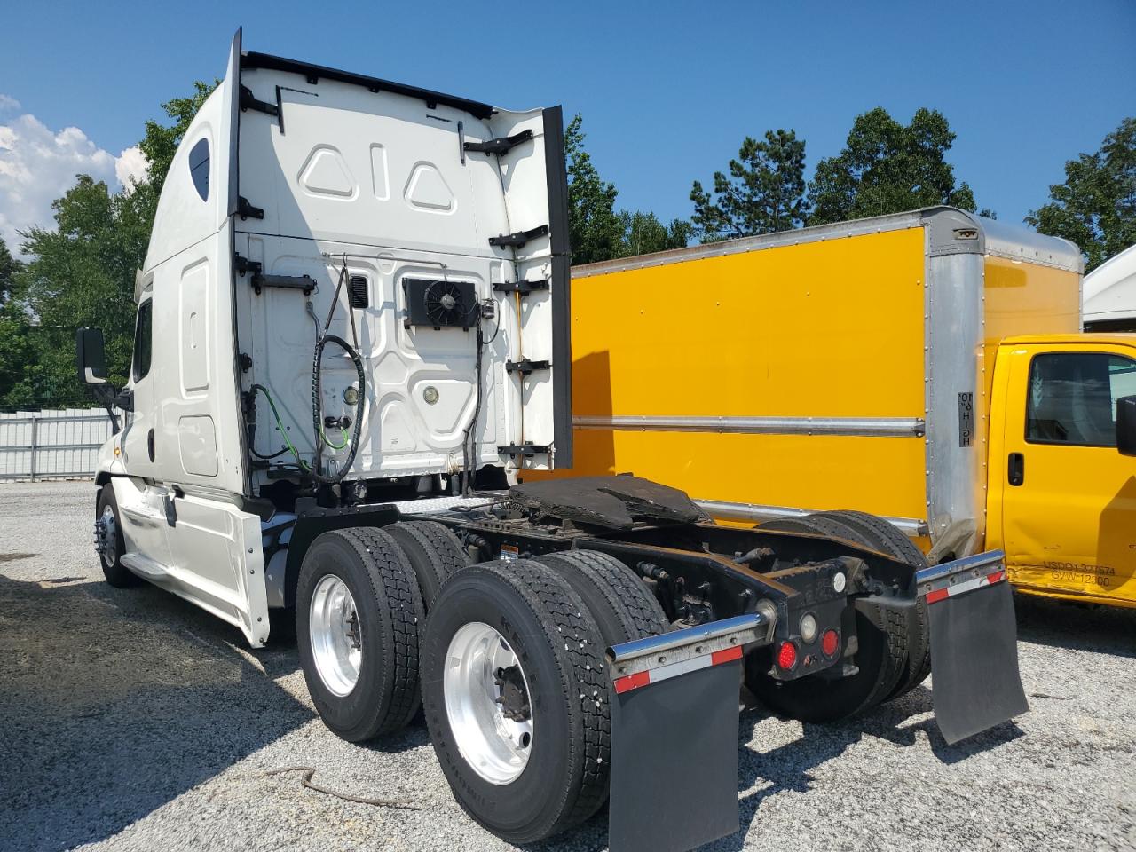 FREIGHTLINER ALL OTHER 2015 VIN 1FUJGLD50FLGL3544 photo 3