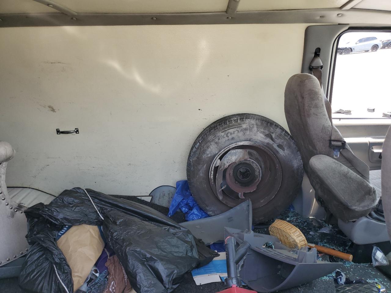 1998 Ford Econoline E250 Van VIN: 1FDPE24L0WHA44246 Lot: 62284435