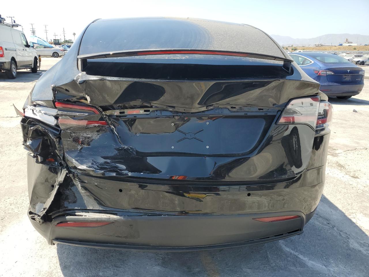 2018 Tesla Model X VIN: 5YJXCDE47JF081218 Lot: 61860705