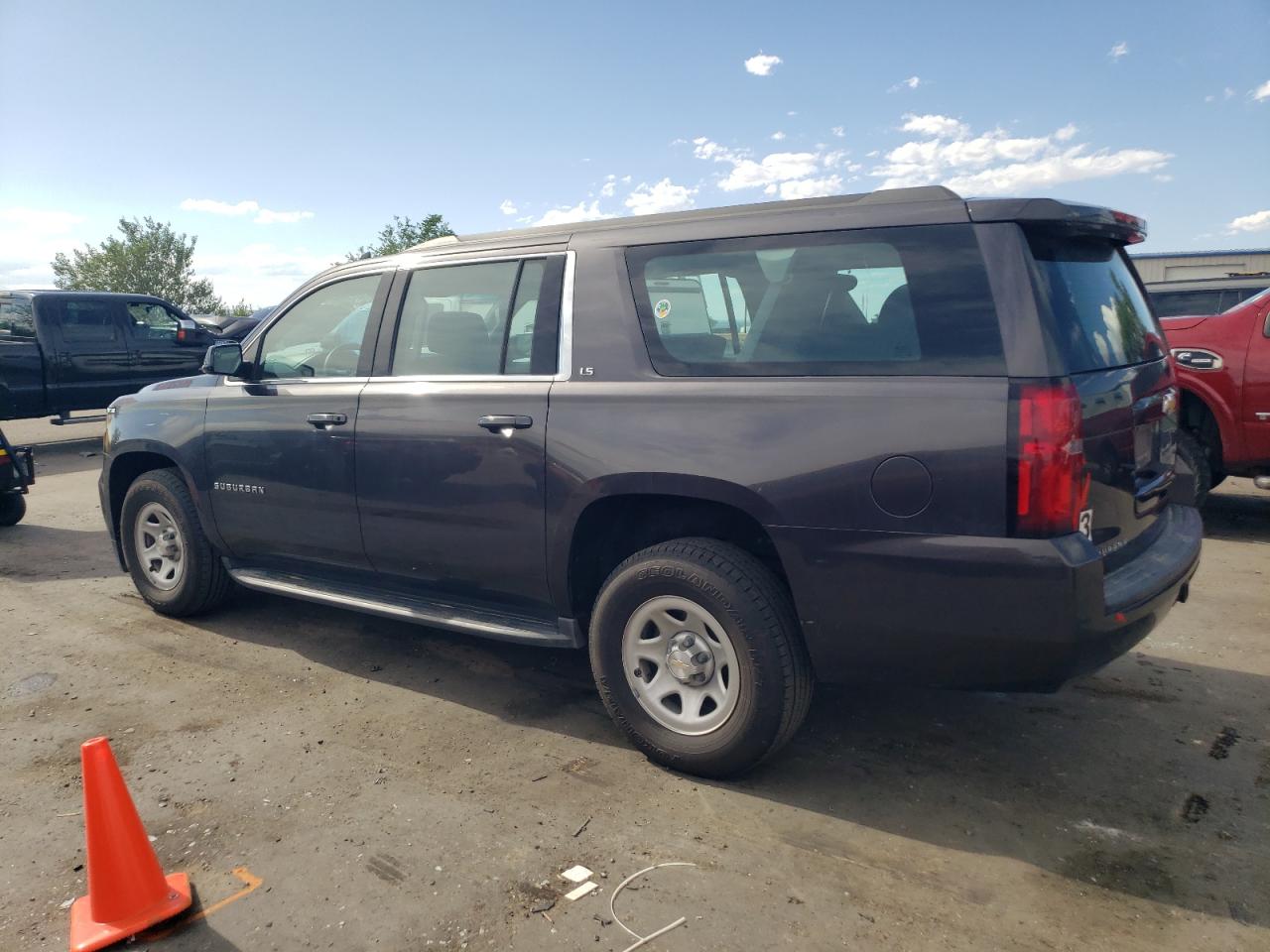 CHEVROLET SUBURBAN 2016 VIN 1GNSCKECXGR436608 photo 2