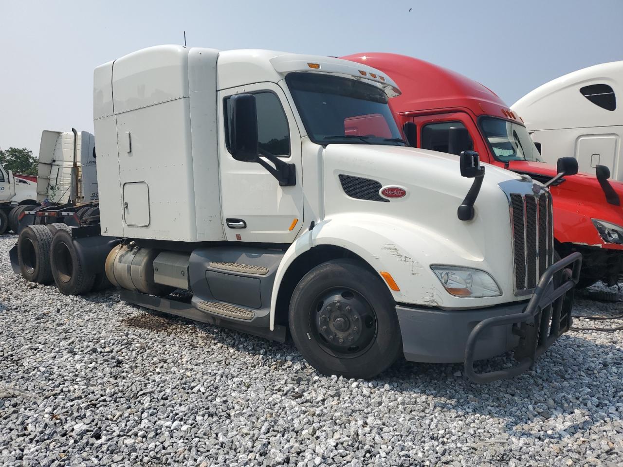 York Haven, PA에서 판매 중인 2017 Peterbilt 579 Semi Truck - Front End