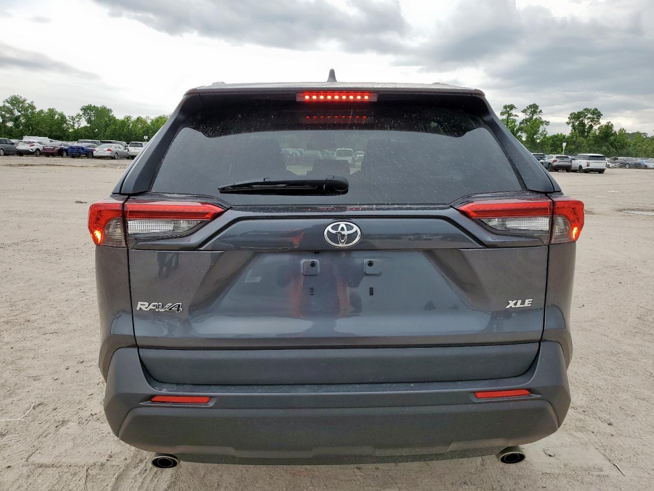 2T3W1RFV4MW110985 2021 Toyota Rav4 Xle