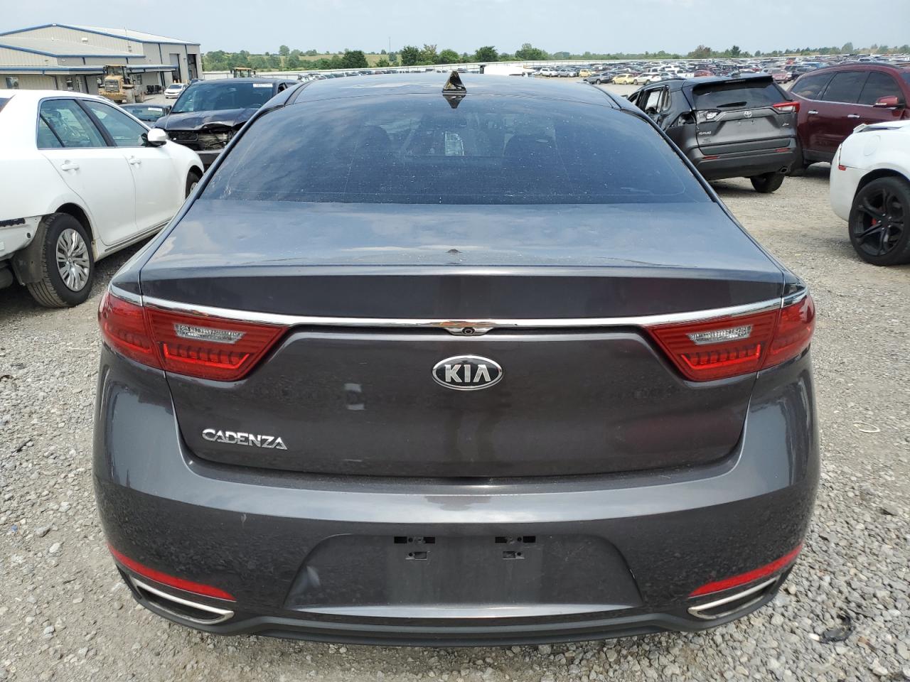 2018 Kia Cadenza Premium VIN: KNALB4J1XJ5127362 Lot: 60930155